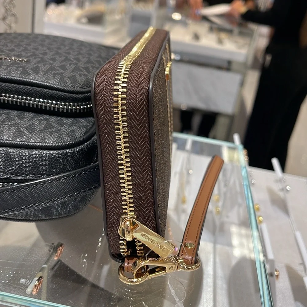 Michael Kors Jet Set Travel Large Signature Logo and Metallic Continental Wallet - Picture 14 of 16